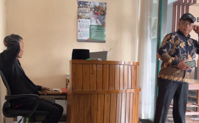 Ruang pelayanan sebagai pusat administrasi dan pelayanan masyarakat di Desa Karangrejo.
