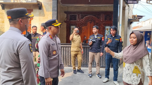 Apel pengamanan dan sajam yang diamankan usai keributan antar gang di Ciputat, Tangerang Selatan, Selasa (4/8/2026). Foto: Dok. Istimewa