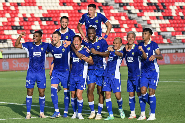 Selebrasi pemain Persib Bandung usai mencetak gol ke gawang Persija Jakarta pada pertandingan semifinal Piala Presiden 2026 di Stadion Kapten I Wayan Dipta, Gianyar, Bali, Selasa (4/8/2026). Foto: Nyoman Hendra Wibowo/ANTARA FOTO