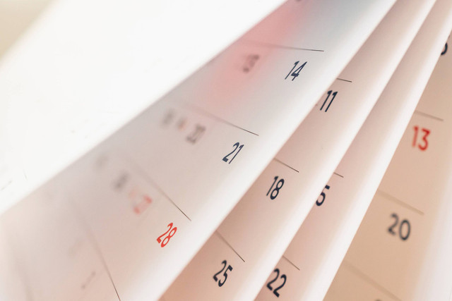 Ilustrasi kalender tanggal merah. Foto: Shutterstock/Yavdat