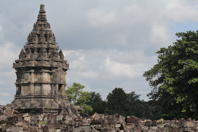 Ilustrasi Aksara Kuno di Indonesia, Foto:Unsplash/Mahmur Marganti