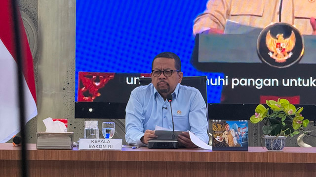 Kepala Bakom RI, Muhammad Qodari menyampaikan pembaruan Program Prioritas/PHTC dan percepatan fase pemulihan permanen pascabencana Sumatra di Kantor Bakom RI, Jakarta Pusat, Rabu (5/8). Foto: Zahira Hilman/kumparan