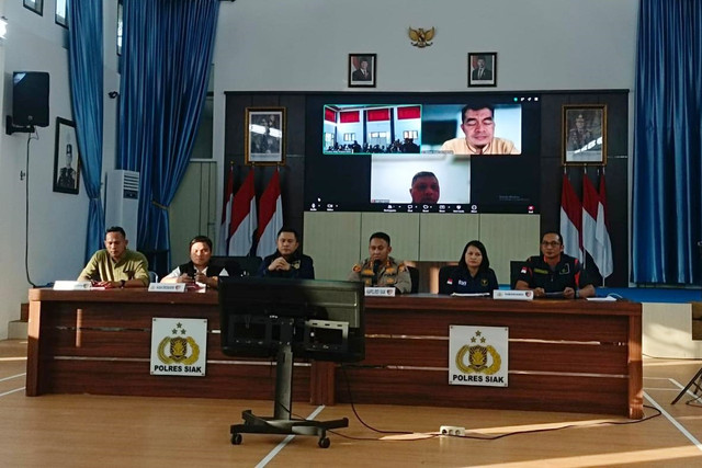 Jumpa pers soal kasus kematian dokter PPDS Alex Cristo di Polres Siak, Rabu (5/8/2026). Foto: kumparan