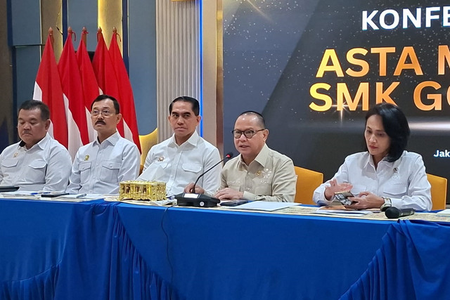 Menteri P2MI Mukhtarudin memberikan keterangan pers Kickoff Program SMK Go Global di Kementerian P2MI, Jakarta Selatan, Rabu (5/8/2026). Foto: Pradya Tirta/kumparan