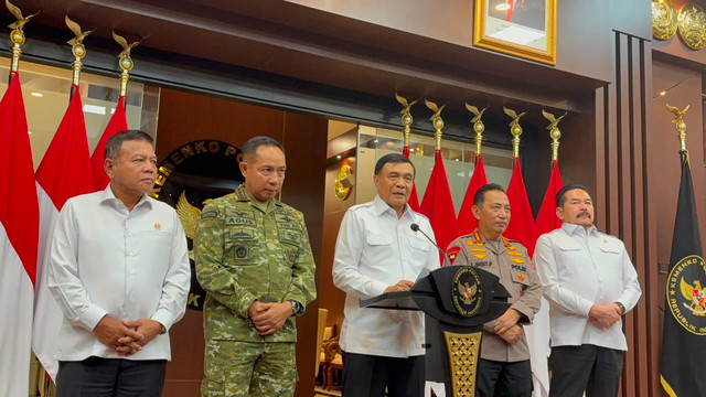 Menko Polkam Djamari Chaniago dalam konferensi pers bersama Panglima TNI, Kapolri, Jaksa Agung, dan Kepala BIN di Kantor Kemenko Polkam, Jakarta, Rabu (5/8). Foto: Joakhim Tharob/kumparan