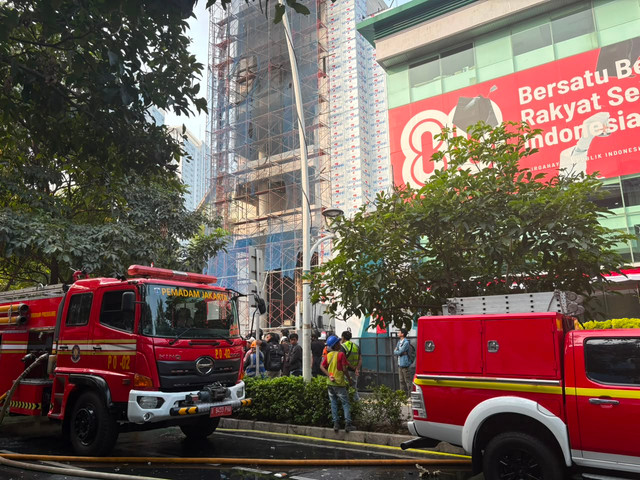 Pantauan kebakaran di sebelah Kantor LPDP RI, Cikini, Jakarta Pusat, Rabu (8/5/2026). Foto: Joakhim Tharob/kumparan