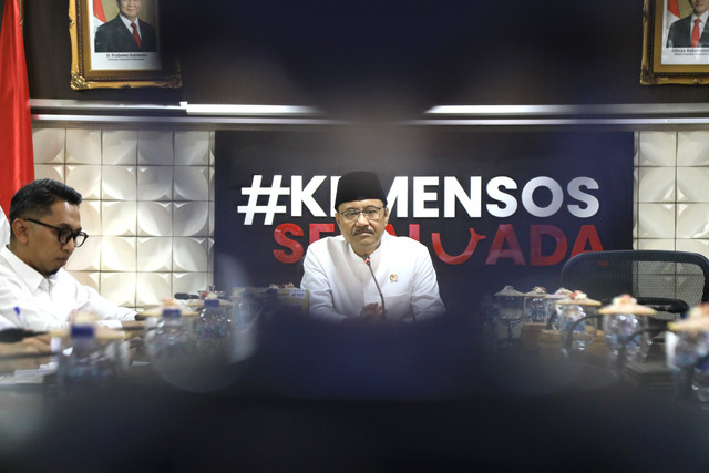 Mensos Saifullah Yusuf (Gus Ipul) memimpin rakor daring bersama Kepala Sekolah Rakyat se-Indonesia di Jakarta, Rabu (5/8/2026), untuk menekankan 3 prioritas: penuntasan MPLS, pemeliharaan sarana prasarana, dan penguatan narasi publik. Foto: Dok. Kemensos