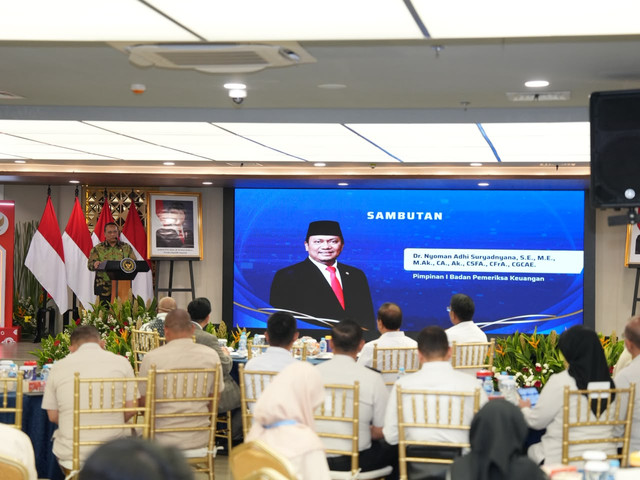 BPK tegaskan peran strategis keimigrasian dalam menjaga kedaulatan negara dan menyaring orang asing dalam penyerahan LHP LK Kemenimipas Tahun 2025, Senin (3/8/2026). Foto: Dok. Dirjen Imigrasi