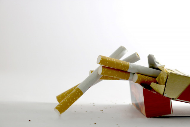 Ilustrasi rokok kretek filter. Foto: Freepik/ibrandify