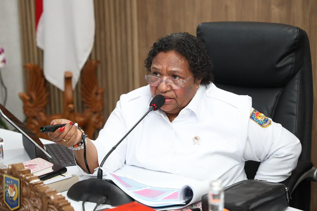 Wamendagri Ribka Haluk pastikan pemerintah turunkan tim lintas instansi bersama Badan Gizi Nasional dan Kemendagri untuk cek langsung dan evaluasi dugaan keracunan makanan yang menimpa anak sekolah di Kabupaten Jayapura, Rabu (5/8/2026). Foto: Dok. Kemendagri