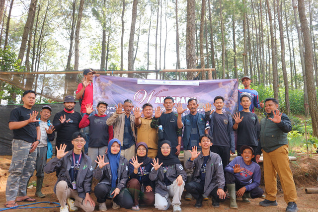 Mahasiswa KKNT IPB UniversitPerkuat Kapasitas Kelompok Tani Hutan di Desa Bojong