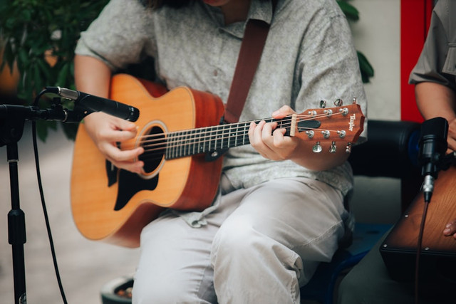 Ilustrasi  Lagu Biar Kita Jadi Kenangan. Foto: Unsplash/DM David