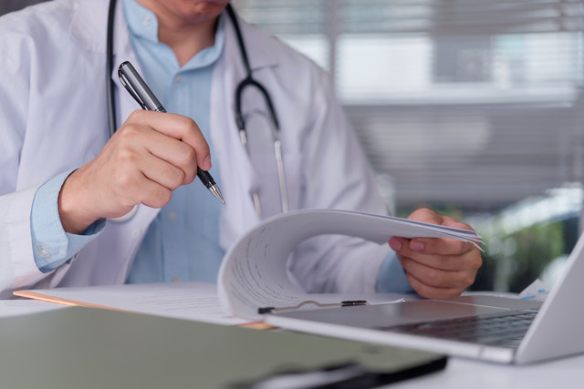 Ilustrasi dokter. Foto: khunkornStudio/Shutterstock