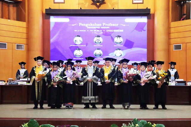 Pengukuhan Profesor UT Tahun 2026 yang berlangsung di Universitas Terbuka Convention Center (UTCC), Rabu (5/8/2026). Foto: Universitas Terbuka