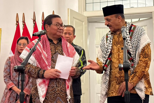 Gubernur DKI Jakarta Pramono Anung dan Duta Besar Palestina untuk Indonesia Abdulfattah A.K. Al-Sattari di Balai Kota DKI Jakarta, Kamis (6/8/2026). Foto: Nauval Pratama/kumparan