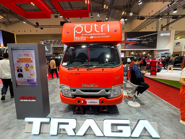 Isuzu Traga kolaborasi dengan Putri di GIIAS 2026. Foto: Fitra Andrianto/kumparan