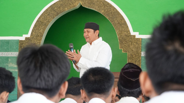 Bangun Optimisme Warga Binaan, Kakanwil Ditjenpas DIY Ajarkan Pijat Energy (Sumber : Humas Kanwil Ditjenpas DIY)