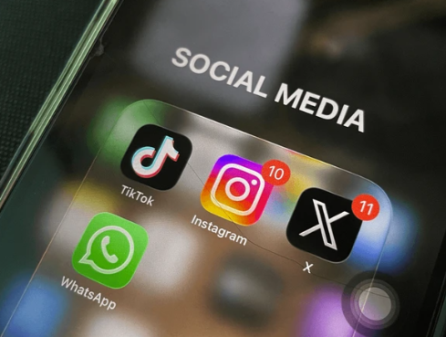 Ilustrasi contoh media sosial. Foto: shutterstock