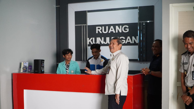 Pastikan Layanan Prima, Kakanwil Ditjenpas DIY Kunjungan ke Rutan Bantul (Sumber : Humas Kanwil Ditjenpas DIY)