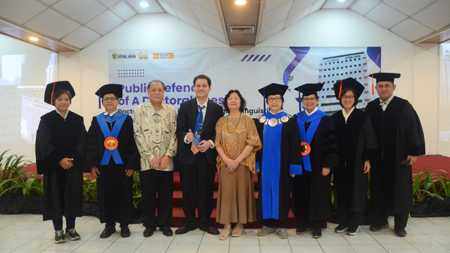 Foto Bersama (Sumber: Unika Atma Jaya)