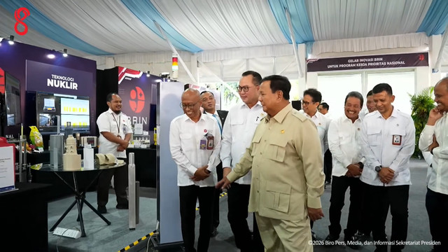 Seorang peneliti BRIN mempresentasikan karyanya di Istana Merdeka, Jakarta, Kamis (6/8/2026). Foto: YouTube/ Sekretariat Presiden