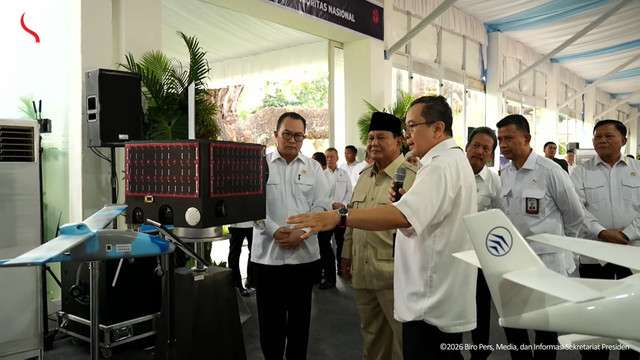 Sejumlah peneliti mempresentasikan hasil karyanya di Istana Merdeka, Jakarta, Kamis (6/8/2026). Foto: YouTube/ Sekretariat Presiden