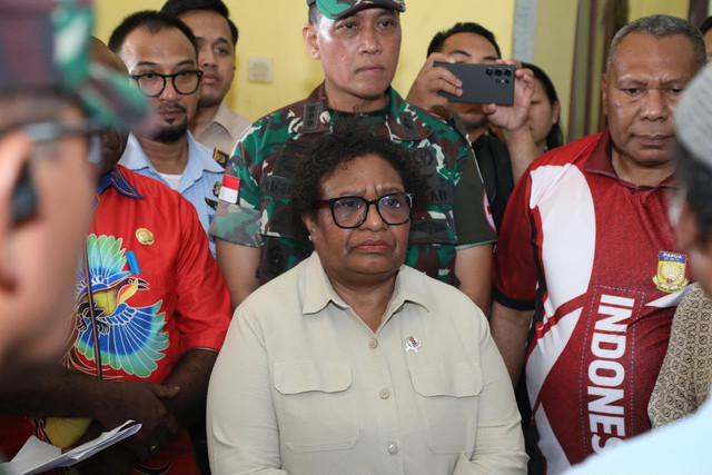 Wamendagri Ribka Haluk bersama Wakil Kepala BGN Trenggono turun langsung tinjau penanganan korban dan koordinasikan evaluasi dugaan keracunan Program MBG di Kabupaten Jayapura, Papua, Kamis (6/8/2026). Foto: Dok. Kemendagri