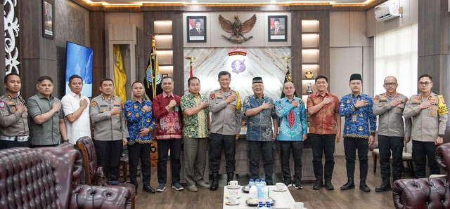 Tim Asistensi Pusat Studi Kepolisian STIK-PTIK Lemdiklat Polri bersama Kapolda Kalimantan Tengah Irjen Pol. Iwan Kurniawan, S.I.K., M.Si., serta jajaran Universitas Palangka Raya. Foto: Dok. Istimewa