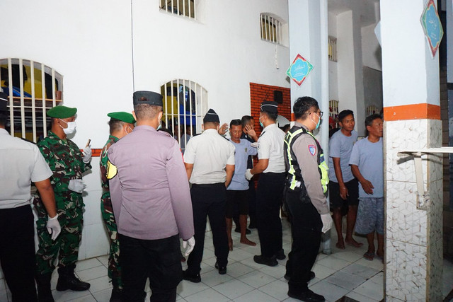 Lapas Mojokerto Gelar Razia Malam Bersama Aparat Penegak Hukum, Perkuat Komitmen Berantas Barang Terlarang (Foto:HumasLapasMoker)