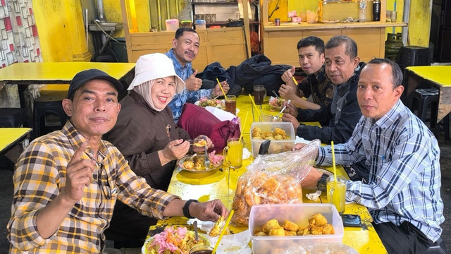 Para doktor manajemen pendidikan dosen unindra alumni S3 Pascasarjana unpak
