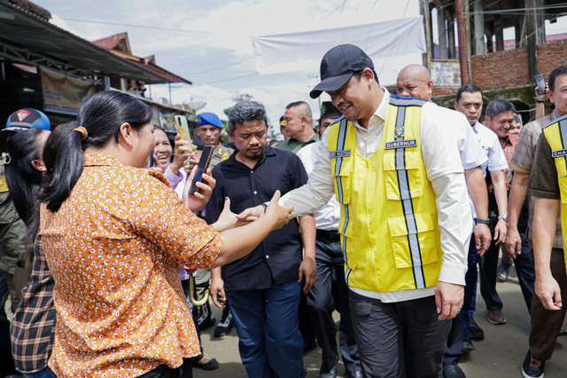 Gubernur Sumut Muhammad Bobby Afif Nasution bertemu warga saat kegiatan Sapa Daerah (SADA) bersama Gubernur Sumut di Kecamatan Lotu, Kabupaten Nias Utara, Kamis (6/8/2026). Foto: Diskominfo Sumut