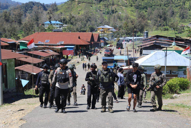 Operasi Damai Cartenz-2026 di Distrik Sinak, Kabupaten Puncak, Senin (3/8/2026). Foto: Satgas Damai Cartenz