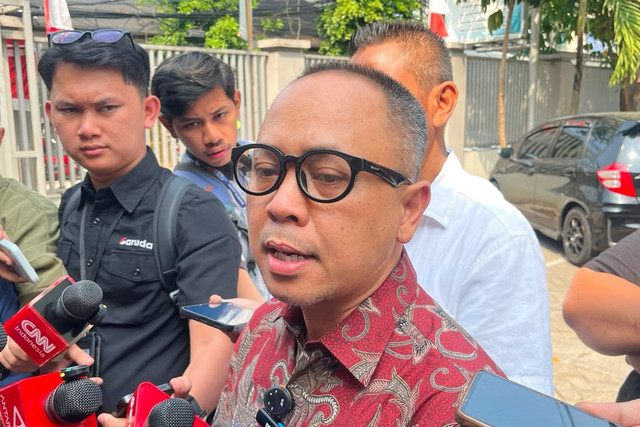 Hermanto, kuasa hukum yayasan sekolah tempat ditemukannya 900 pucuk senjata di kawasan Kebayoran Lama, Jakarta Selatan, Jumat (7/8/2026). Foto: Rayyan Farhansyah/kumparan