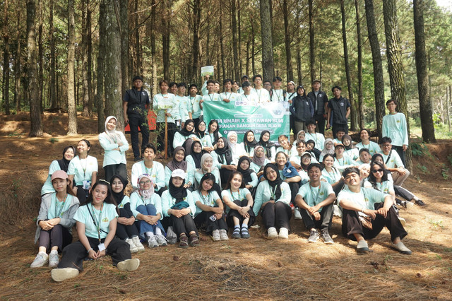 BEM Universitas Airlangga Mengadakan Konservasi Lahan Atas di Puthuk Sempu Melalui Penanaman Bibit Pohon (Foto: PDD GERDES Jilid XI)