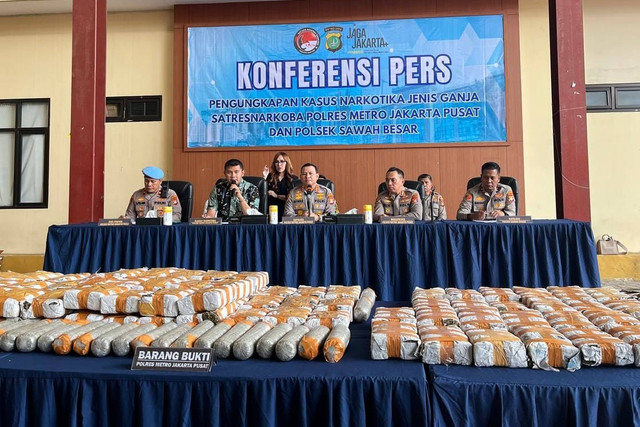Konferensi pers pengungkapan tiga kasus peredaran narkotika jenis ganja di Polres Metro Jakarta Pusat, Jumat (7/8/2026). Foto: Polres Metro Jakarta Pusat