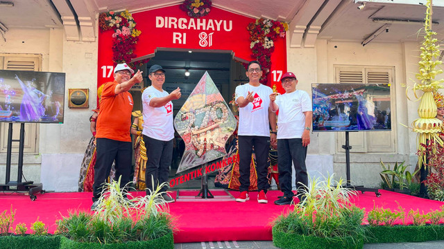 Pemkot Yogya meluncurkan logo HUT ke-270 Kota Yogyakarta di depan pintu Pasar Beringharjo, Jumat (7/8). Foto: Pandangan Jogja/Gigih Imanadi Darma