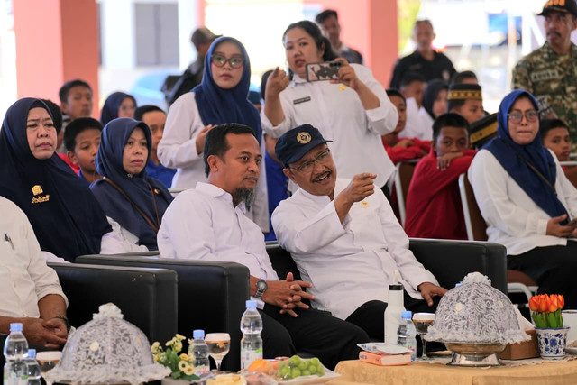 Mensos Saifullah Yusuf (Gus Ipul) dan Gubernur Sulawesi Selatan Andi Sudirman Sulaiman mengunjungi Sekolah Rakyat di Makassar, Jumat (7/8/2026). Foto: Kemensos RI