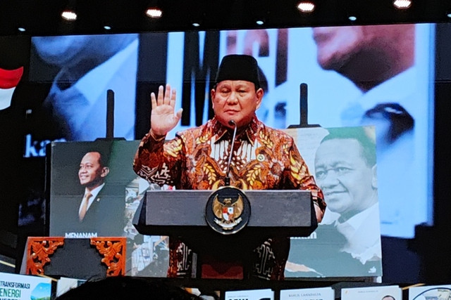 Presiden Prabowo Subianto memberikan sambutan saat menghadiri acara Peluncuran dan Bedah Buku "10 Karya Nyata untuk Negeri: Setengah Abad Bahlil Lahadalia" di Djakarta Theater, Jakarta Pusat, Jumat (7/8/2026). Foto: Jonathan Devin/kumparan