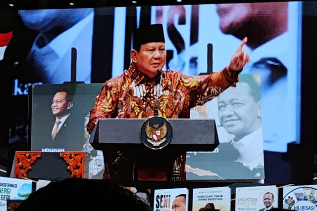 Presiden Prabowo Subianto memberikan sambutan saat menghadiri acara Peluncuran dan Bedah Buku "10 Karya Nyata untuk Negeri: Setengah Abad Bahlil Lahadalia" di Djakarta Theater, Jakarta Pusat, Jumat (7/8/2026). Foto: Jonathan Devin/kumparan