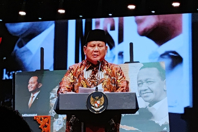 Presiden Prabowo Subianto memberikan sambutan saat menghadiri acara Peluncuran dan Bedah Buku "10 Karya Nyata untuk Negeri: Setengah Abad Bahlil Lahadalia" di Djakarta Theater, Jakarta Pusat, Jumat (7/8/2026). Foto: Jonathan Devin/kumparan