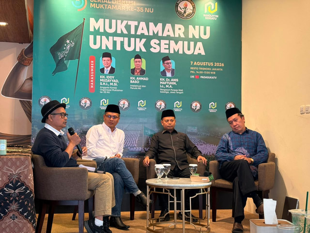 Iddy Muzayyad, Anggota Komisi Organisasi Muktamar ke-35 NU, Ahmad Baso, Intelektual dan Penulis NU, Anis Maftuhin, Pengasuh Ponpes Wali Salatiga, Jawa Tengah, dalam Serial Diskusi Muktamar ke-35 NU dengan tajuk "Muktamar NU untuk Semua" di  Jakarta. Foto: Nauval Pratama/kumparan