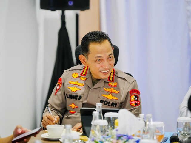 Kapolri Jenderal Listyo Sigit Prabowo saat berdialog dengan Koalisi Besar Perjuangan Buruh Indonesia (KBPBI) di Jakarta Selatan, Jumat (7/8). Foto: Dok. Istimewa