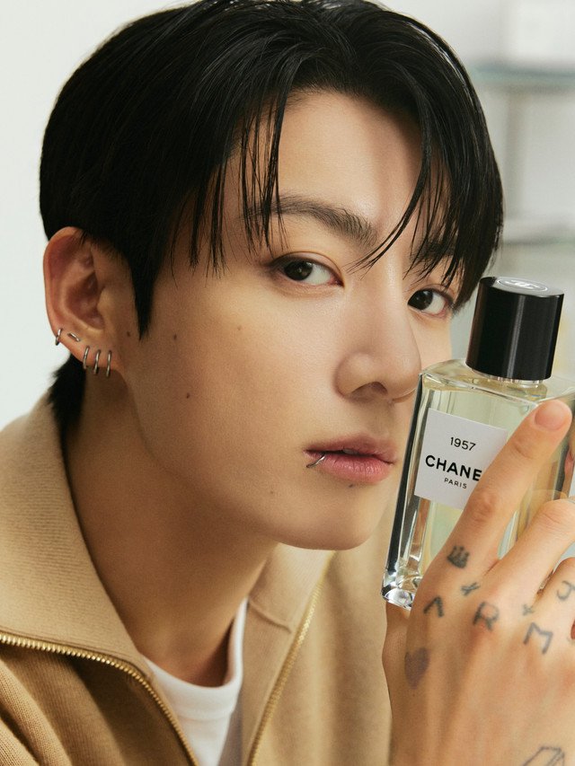 Jung Kook tampil dalam kampanye terbaru Chanel dengan memperkenalkan Chanel 1957 (Foto: Chanel.Dok)