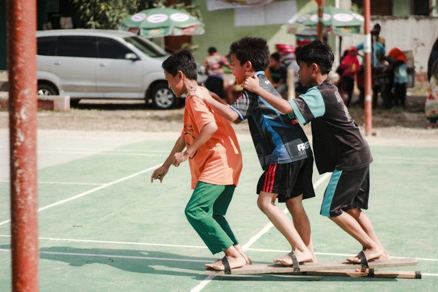 ilustrasi lomba 17 agustus lucu untuk anak-anak. unsplash/Alfian Dimas