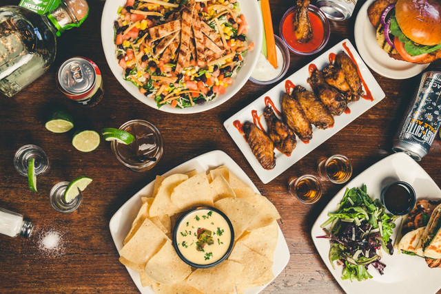 Ilustrasi promo 8.8 makanan dan minuman 2026. Foto: Unsplash.com/Tim Toomey