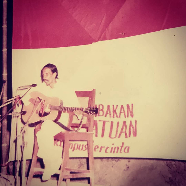 Gambar diambil di laman Facebook Memories of Gombloh