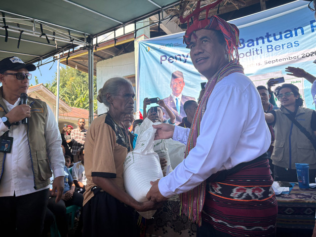 Kunjungan Menteri Pertanian Amran Sulaiman ke Alor, NTT untuk memastikan harga beras normal sekaligus meninjau pembibitan kakao pada Sabtu (8/8/2026). Foto: Argya Maheswara/kumparan