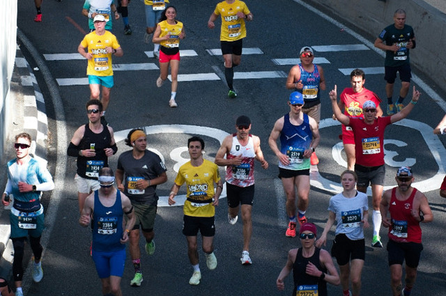 Ilustrasi Line Up SMTOWN RUN CLUB 2026, Unsplash/Miguel A Amutio