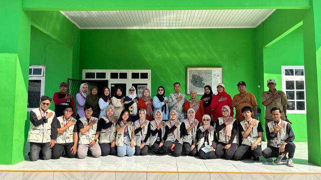 Dokumentasi setelah Seremonial Penerimaan Mahasiswa KKN Kelompok 03 Unida Bogor di Desa Bendungan
