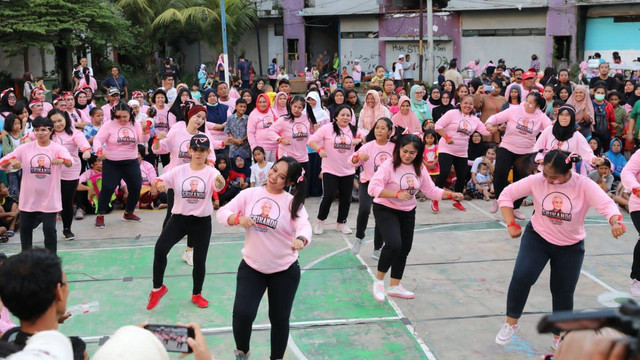 Ilustrasi Contoh Teks MC Jalan Sehat 17 Agustus, Foto: Dok. Istimewa/kumparanNEWS